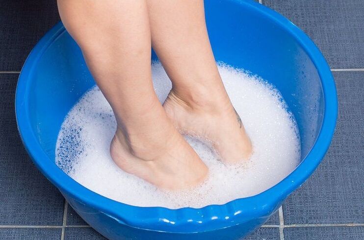 bain de pieds pour mycose des ongles