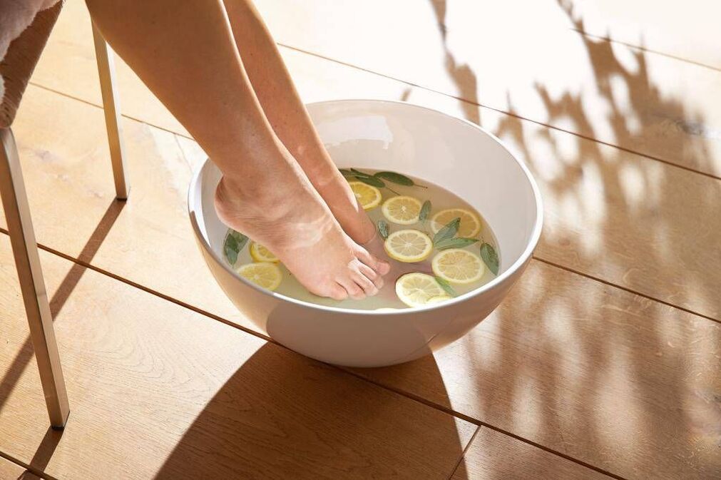 comment utiliser les bains contre la mycose des ongles